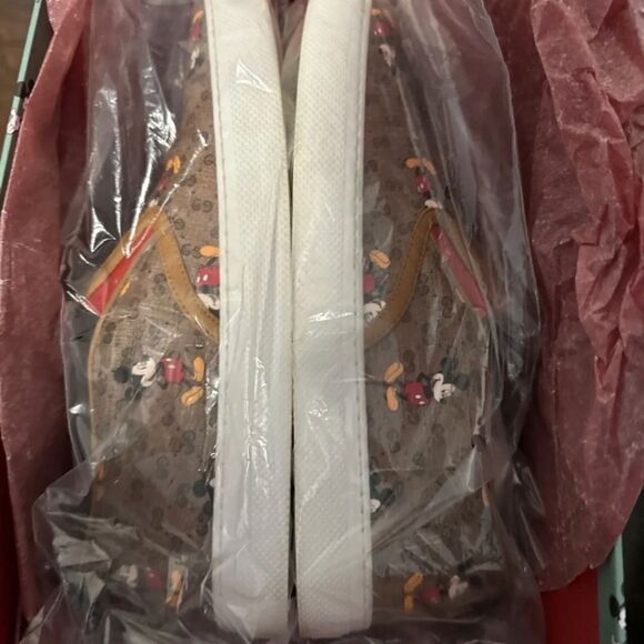 Gucci Mickey Mouse supreme Slide On 10.5 size With Box And Shoe Covers. - Picture 7 of 8
